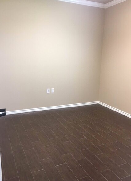 More Photos Of 5337 Yorktown Blvd, Corpus Christi Office For Lease