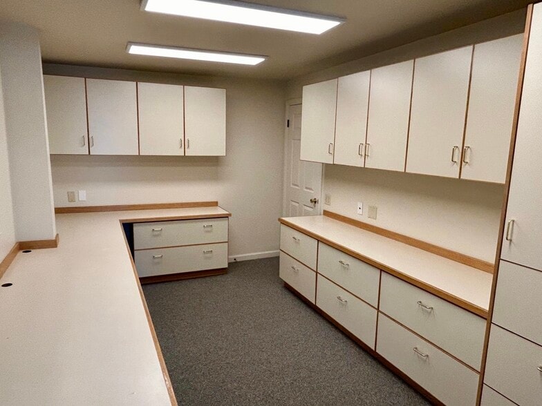 More Photos Of 1395 Marsten Rd, Burlingame Warehouse For Lease