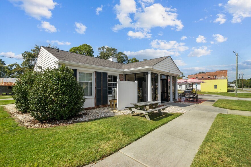 More Photos Of 214 Main St, Pollocksville Specialty For Sale