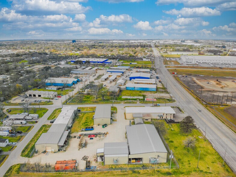 More Photos Of 650 Aldine Bender Rd, Houston Warehouse For Sale