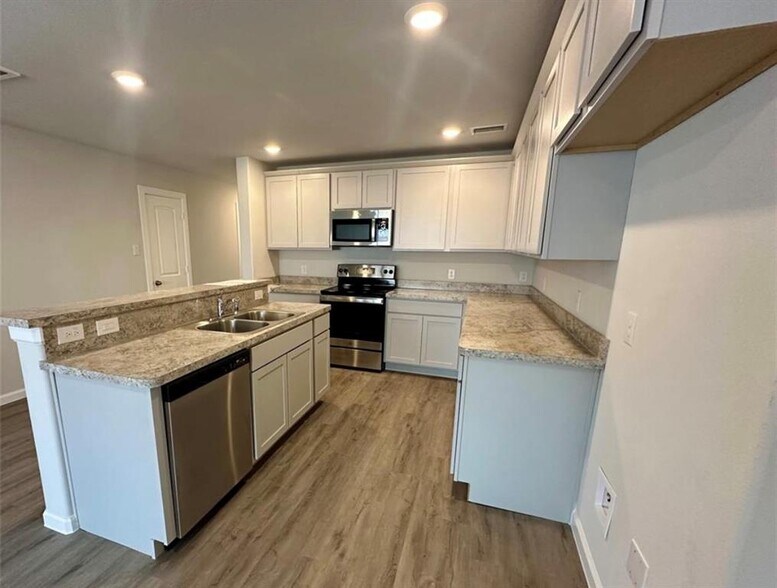 More Photos Of 501 Hines Ave, Willis Apartments For Sale