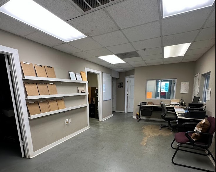 More Photos Of 215 7th Way, Alexander City Distribution For Sale