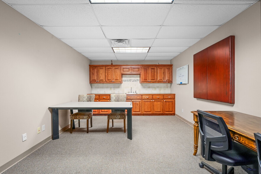 More Photos Of 1399 Sattler Rd, New Braunfels Office For Sale