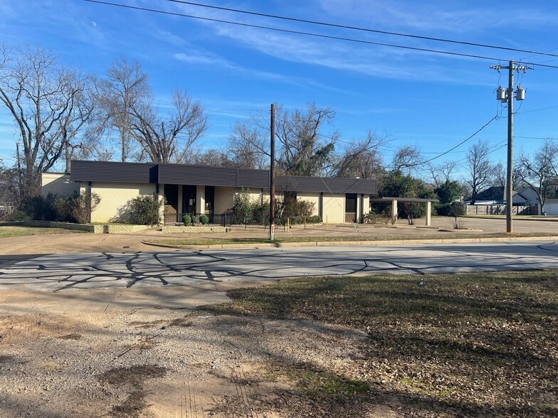 More Photos Of 1519 E Front St, Tyler Medical For Sale