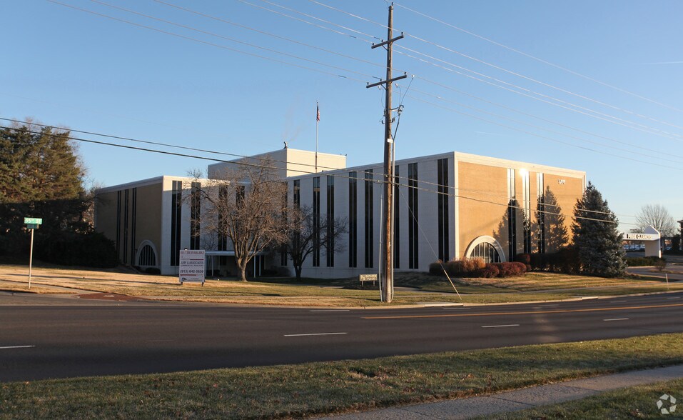 More Photos Of 5750 W 95th St, Overland Park Office For Lease