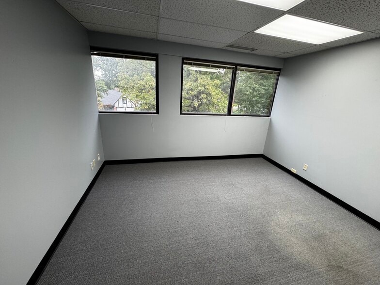 More Photos Of 10300 W 103rd St, Overland Park Office For Sale