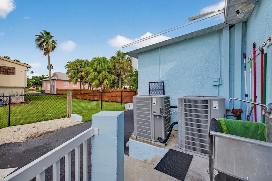 More Photos Of 102 Copeland Ave SW, Everglades City Restaurant For Sale