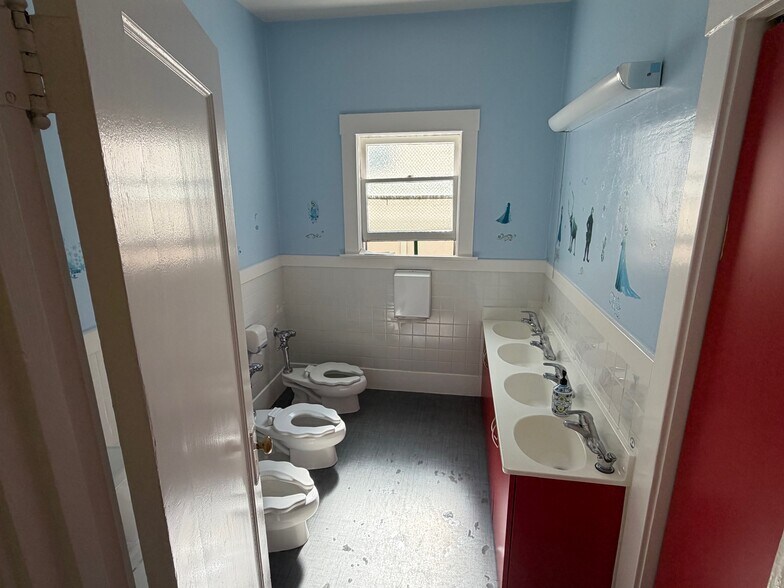 More Photos Of 1421 Palm Dr, Burlingame Religious Facility For Sale