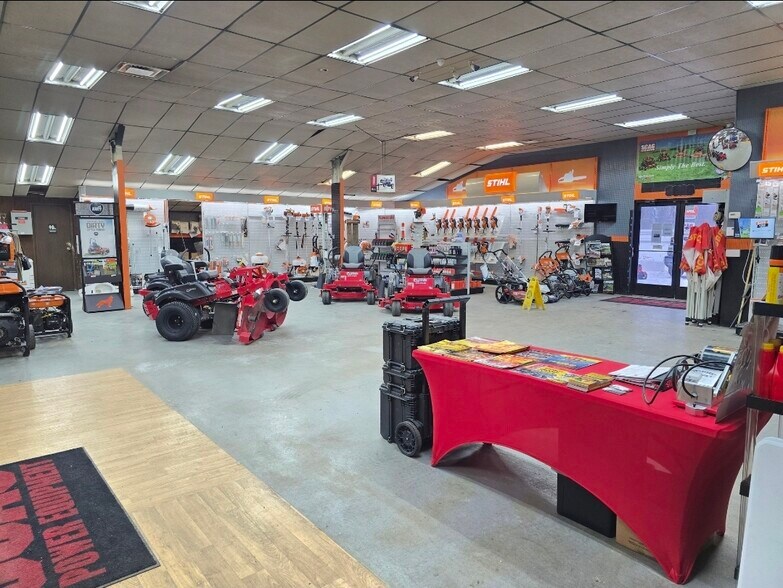 More Photos Of 4433 S Huron Rd, Standish Showroom For Sale