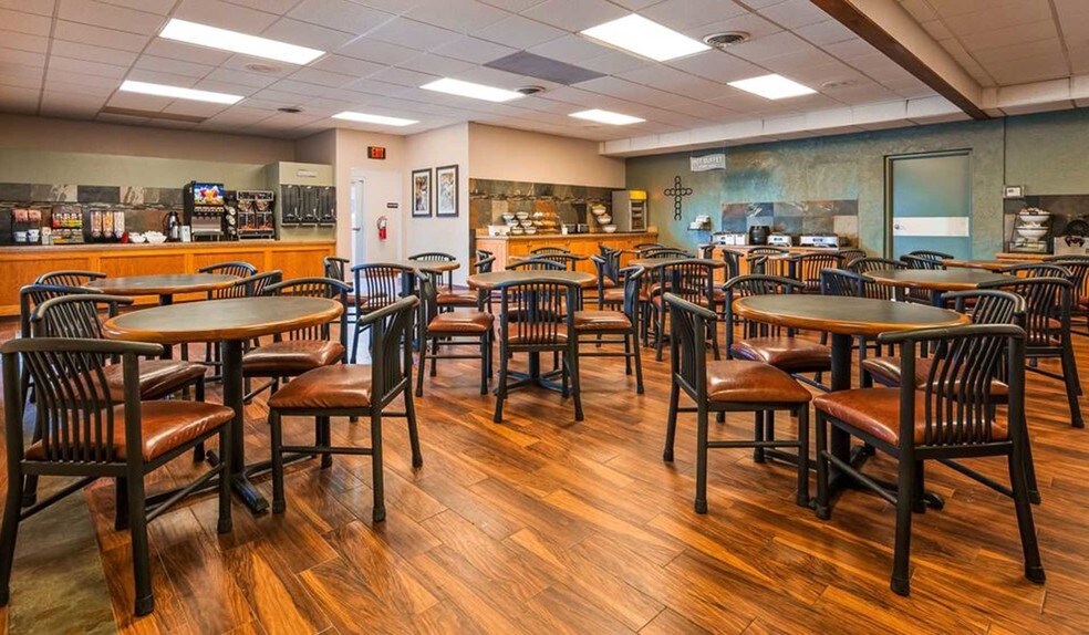 More Photos Of 3215 W 76 Country Blvd, Branson Hotel For Sale