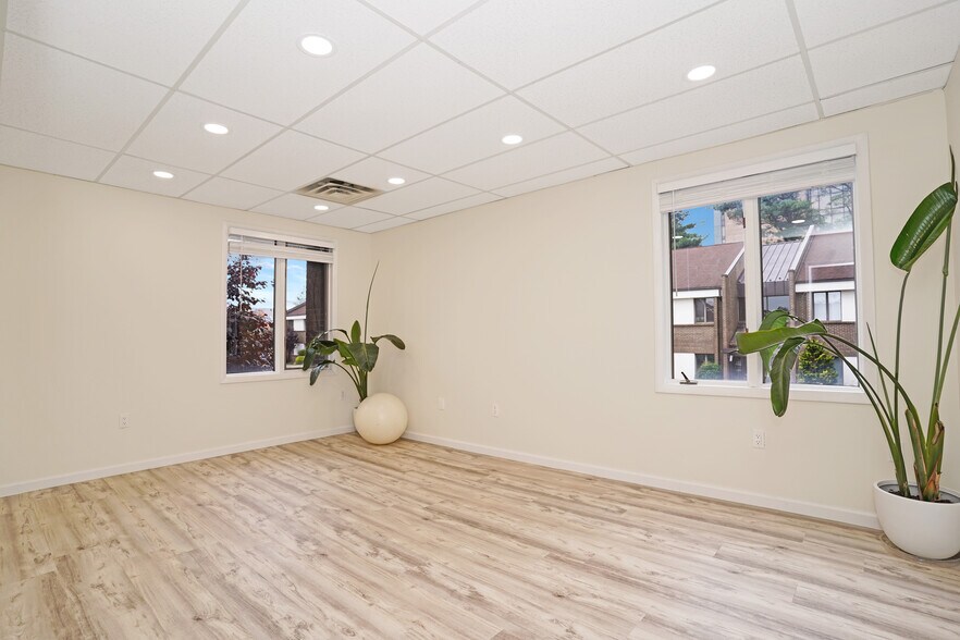 More Photos Of 8302-8304 Old Courthouse Rd, Vienna Office For Sale