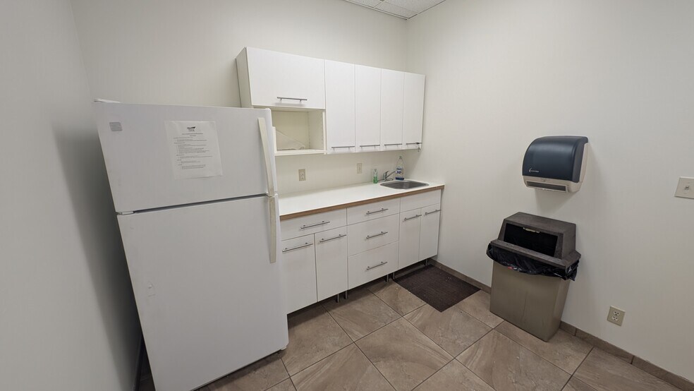 More Photos Of 3675 Huntington Dr, Pasadena Medical For Lease