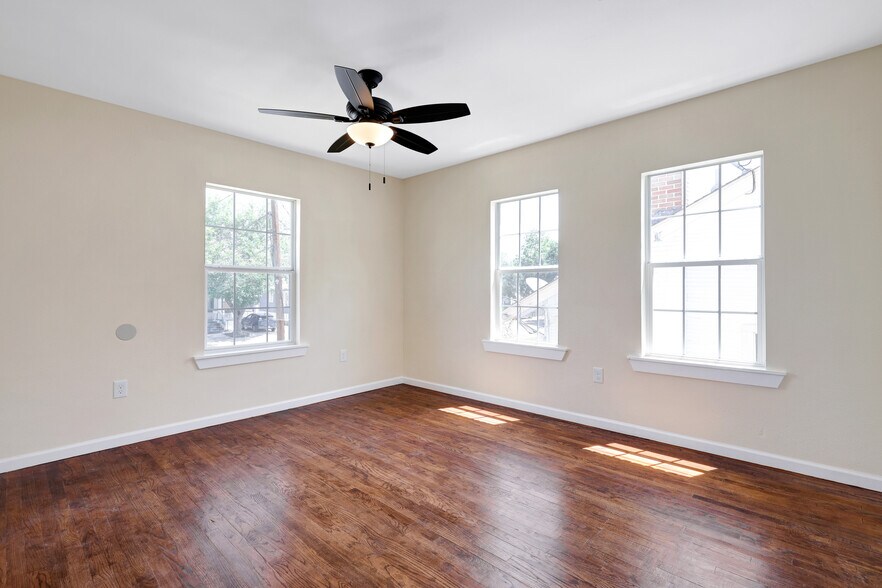 More Photos Of 834 W Russell Pl, San Antonio Apartments For Sale