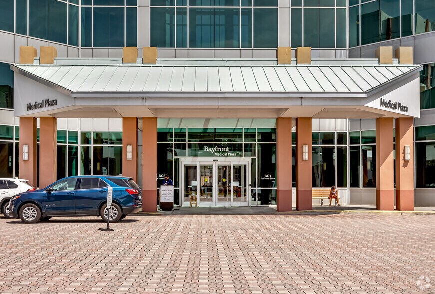 More Photos Of 603 7th St S, Saint Petersburg Medical For Lease
