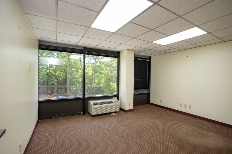 More Photos Of 333 Waller Ave, Lexington Medical For Sale