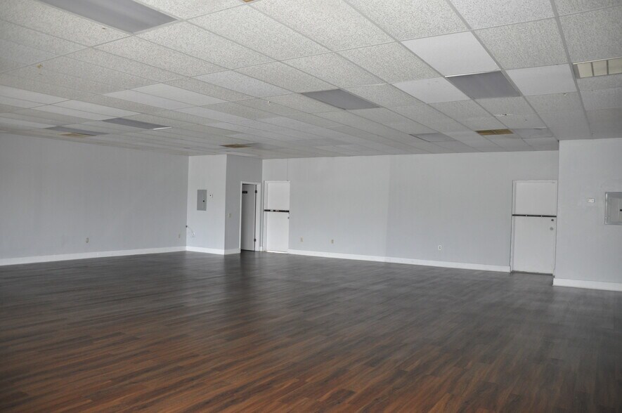 More Photos Of 3632 US Highway 92 E, Lakeland Storefront Retail Office For Lease
