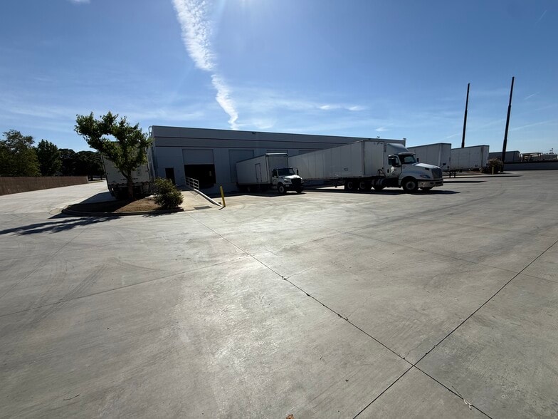 More Photos Of 3451 Unicorn Rd, Bakersfield Warehouse For Lease