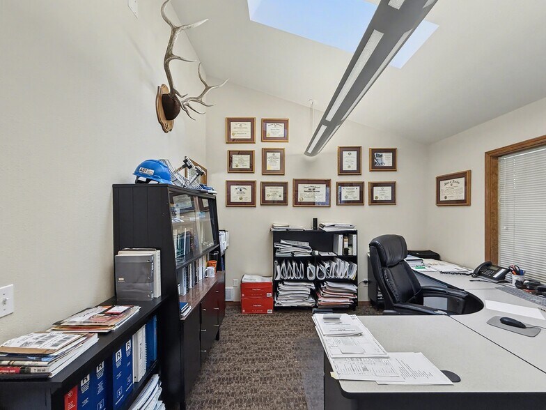 More Photos Of 1038 W Davidson Ave, Coeur d'Alene Office For Sale