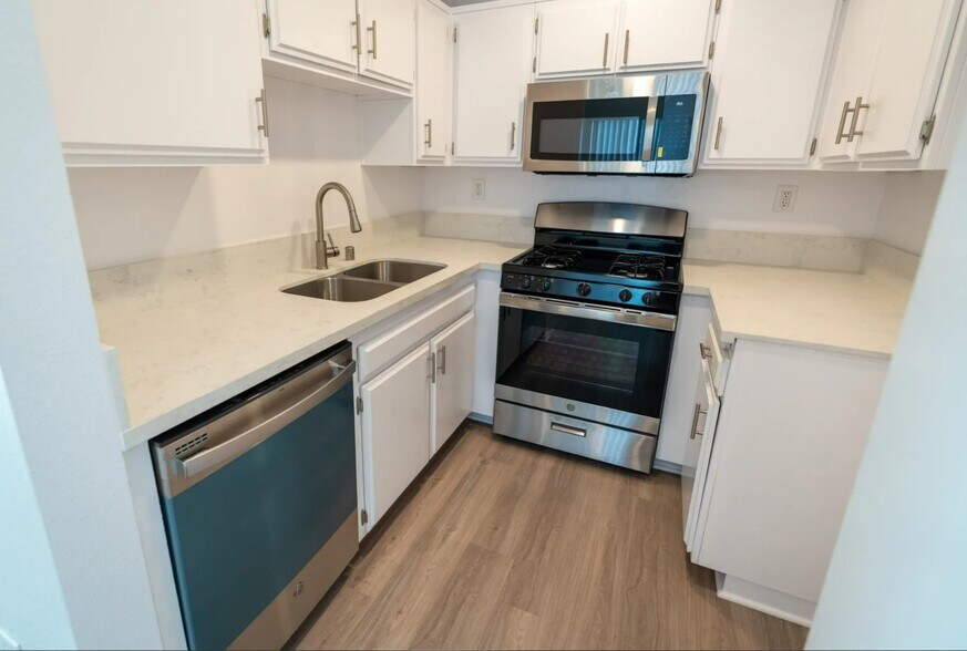More Photos Of 4406 Cahuenga Blvd, Toluca Lake Apartments For Sale