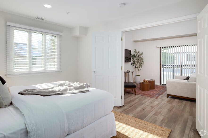 More Photos Of 315 Elden St, Herndon Apartments For Sale