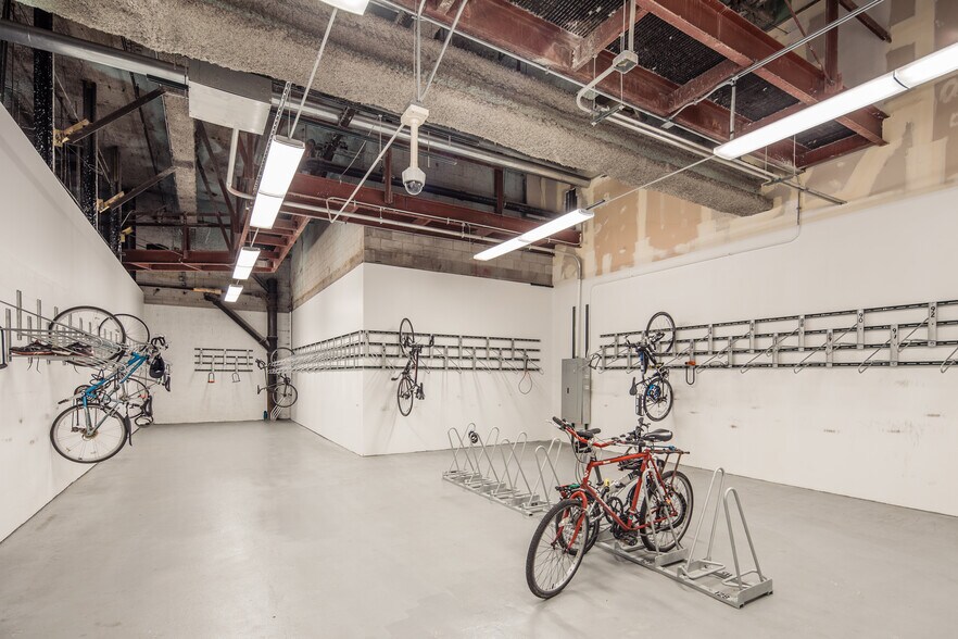 More Photos Of 222 S Riverside Plz, Chicago Office Residential For Lease