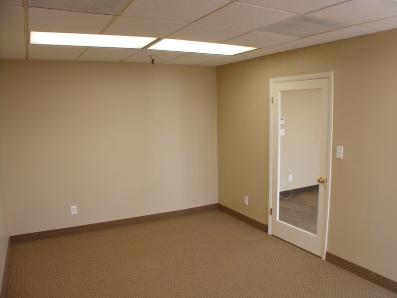 More Photos Of 3550 W Clarendon Ave, Phoenix Warehouse For Lease