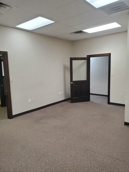 More Photos Of 726 Ramsey St, Fayetteville Flex For Lease