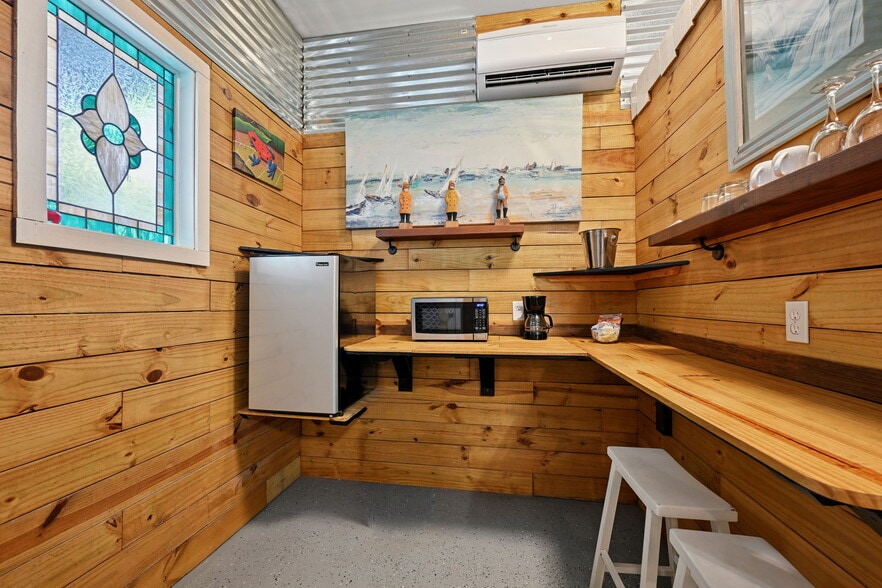 More Photos Of 124 Lafitte St, Mandeville Hospitality For Sale