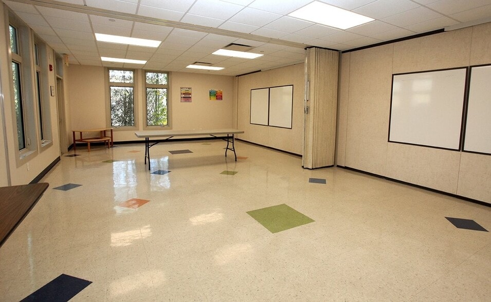 More Photos Of 115 Huntingtown Rd, Newtown Schools For Sale
