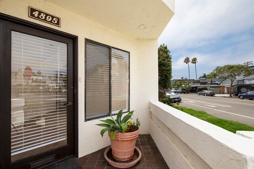 More Photos Of 4895 Cass St, San Diego Office For Lease