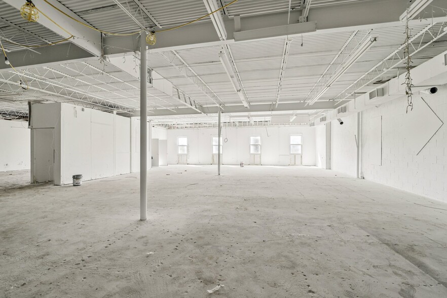 More Photos Of 8717 W Judge Perez Dr, Chalmette Office For Sale