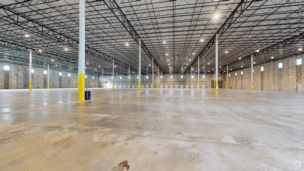 More Photos Of 645 National Blvd, Medford Distribution For Lease
