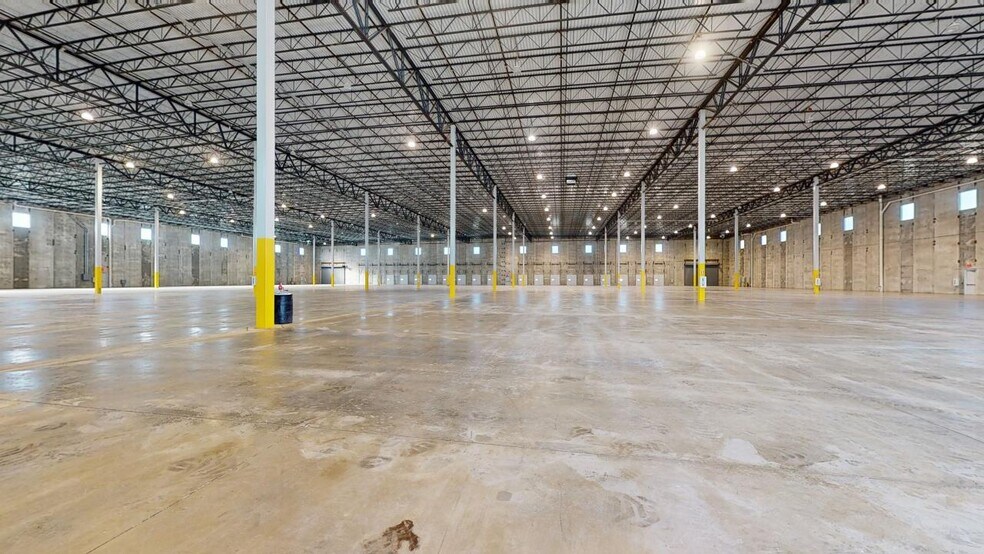More Photos Of 645 National Blvd, Medford Distribution For Lease