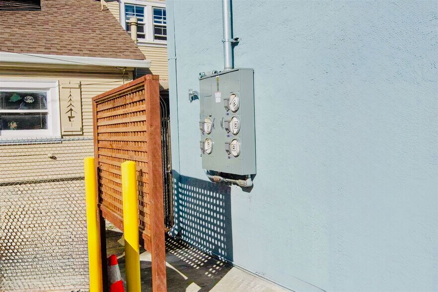 More Photos Of 2120 E 22nd St, Oakland Apartments For Sale