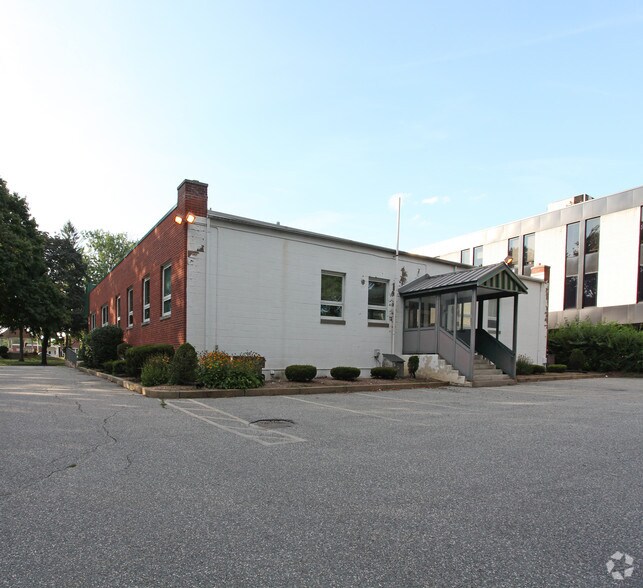 More Photos Of 123 Park Ave, West Springfield Office For Lease