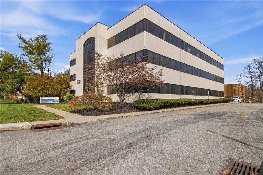 More Photos Of 160 Littleton Rd, Parsippany Office For Lease