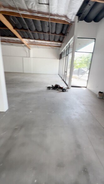 Primary Photo Of 8950-8954 Lurline Ave, Chatsworth Light Manufacturing For Lease