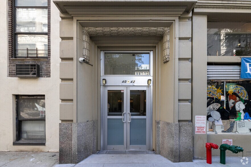 More Photos Of 40-42 W 17th St, New York Apartments For Lease