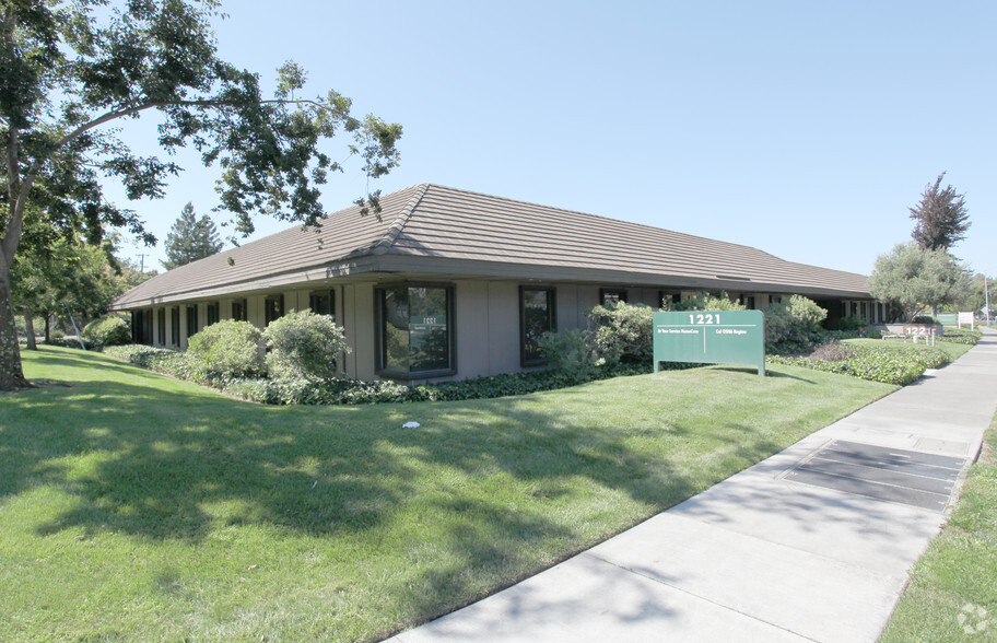 Primary Photo Of 1221 Farmers Ln, Santa Rosa Medical For Lease