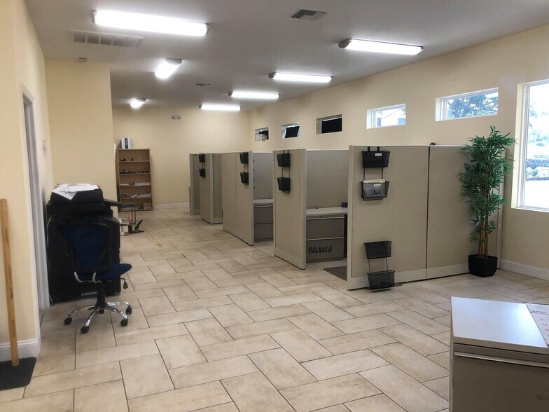 More Photos Of 11824 Jackson Rd, Thonotosassa Office Residential For Lease