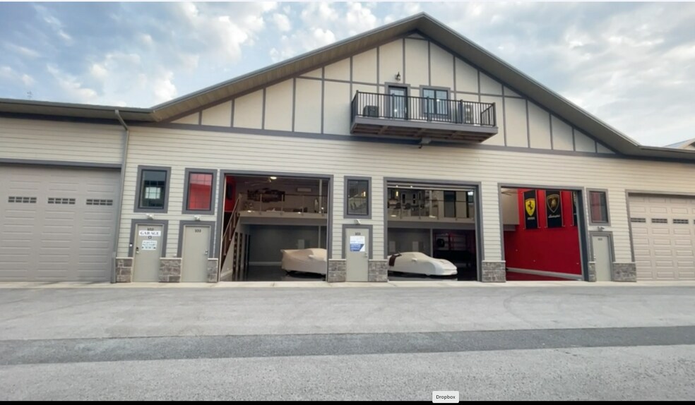 More Photos Of 2220 Ferry Rd, Naperville Showroom For Sale