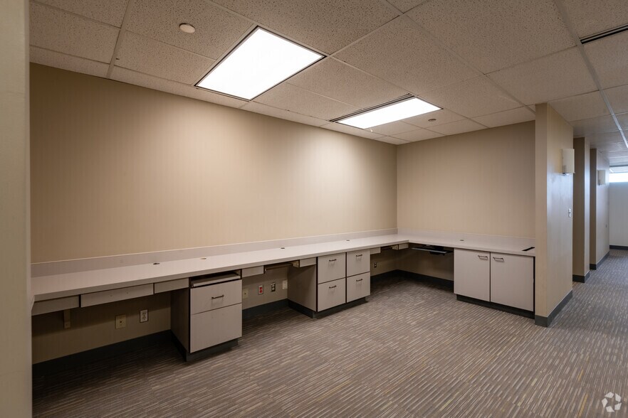 More Photos Of 550 17th Ave, Seattle Unknown For Lease