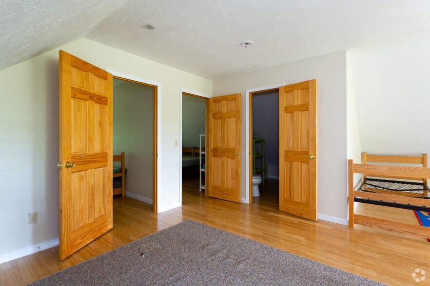 More Photos Of 144 Ashocon Way, Hartwick Specialty For Sale