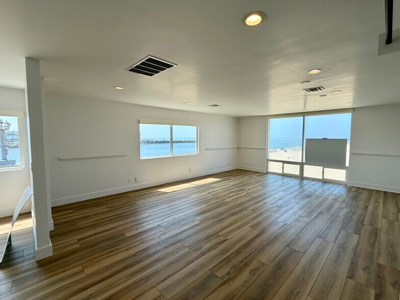 More Photos Of 2909 Ocean Dr, Oxnard Loft Creative Space For Lease
