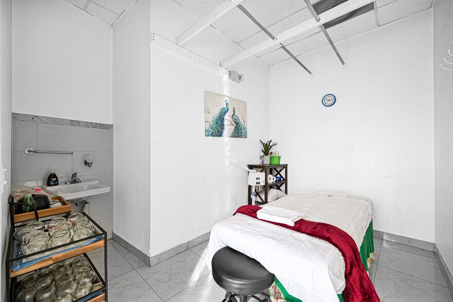 More Photos Of 2301 Wilton Dr, Wilton Manors Apartments For Sale