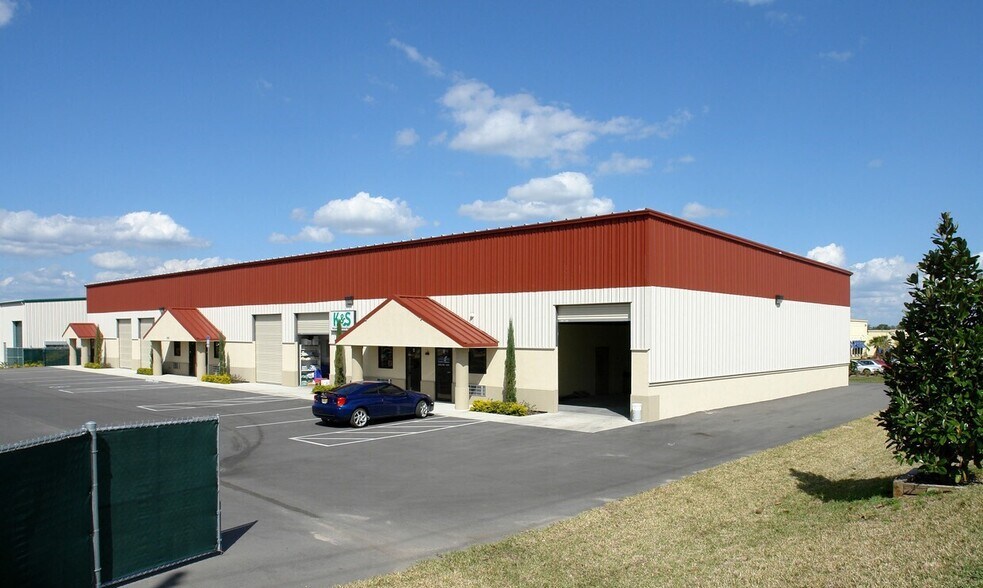 More Photos Of 1805 Greenleaf Ln, Leesburg Warehouse For Lease