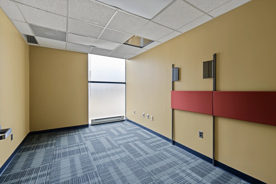 More Photos Of 15201 Mercantile Dr, Dearborn Light Manufacturing For Sale