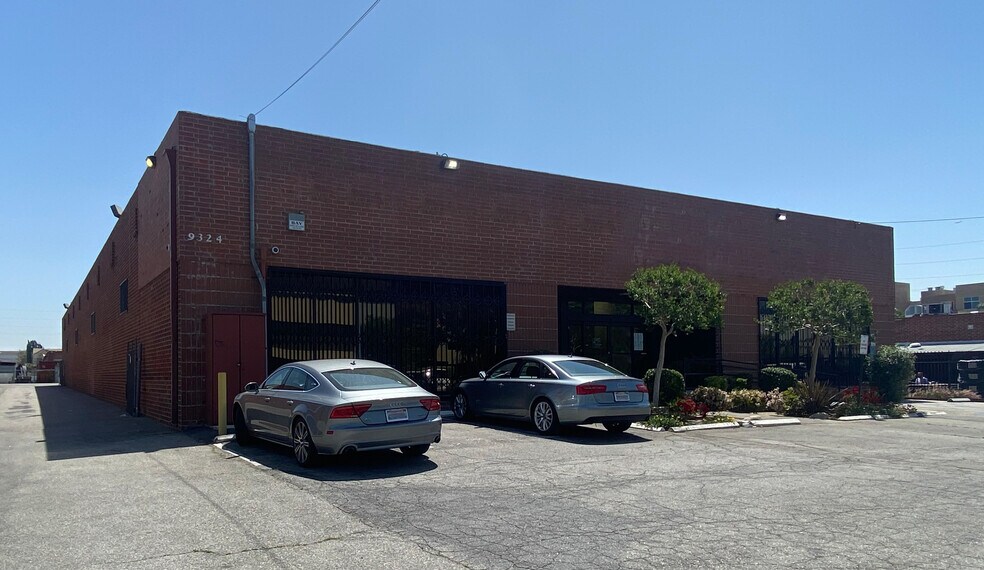 More Photos Of 9324 Corbin Ave, Northridge Manufacturing For Lease