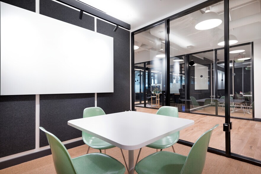 More Photos Of 222 N Pacific Coast Hwy, El Segundo Office For Lease