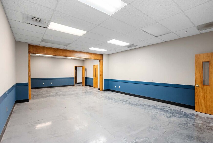 More Photos Of 12812 NE Whitaker Way, Portland Warehouse For Sale